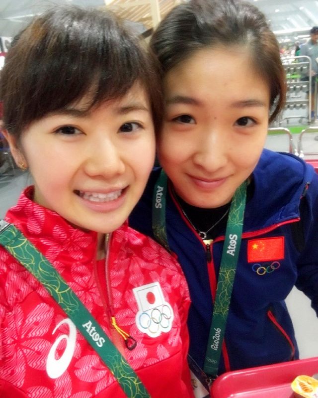 里约奥运会乒乓球半决赛,福原爱0-4负于李晓霞,但这并不影响她"中国队