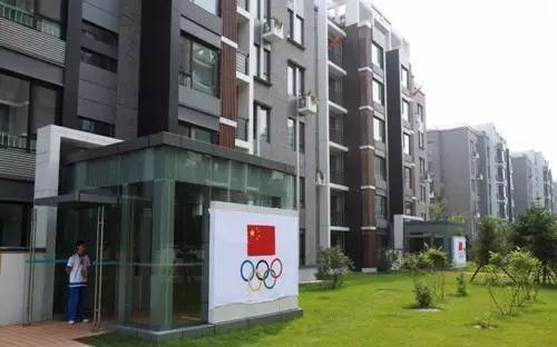 第一代奥运村竟有法餐吃,而今年运动员们只能修马桶