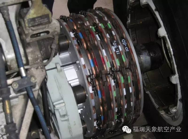 飞机知识普及:飞机着陆时如何减速