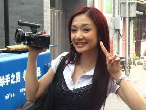 城寨英雄》里王君馨无父无母 很多人都猜测她会不会是朝阳的妹妹朝霞