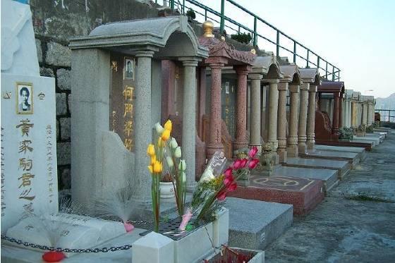 9照片直击黄家驹墓地:光辉岁月,真的爱你