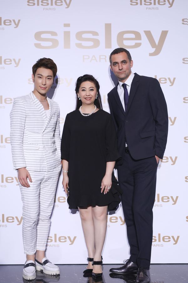 sisley法国希思黎中国总经理彭嘉颖女士,达人老师萱萱女士和sisley