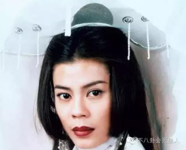 最丑任盈盈梁佩玲,遇大难不死,如今连走路都难?