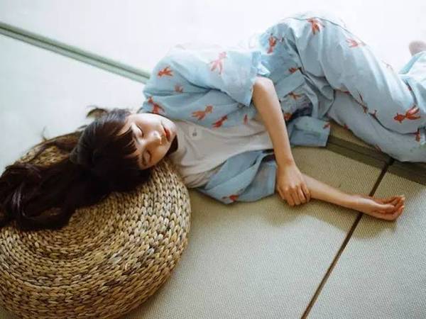 世界上最风骚处女,爱拍裸照,玩行为艺术