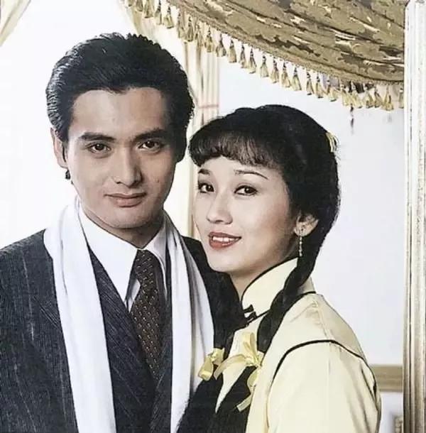 在1980年《上海滩》里将冯程程一角塑造的很成功,演出了大家闺秀的