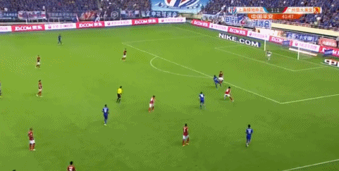 第56分钟金基熙大禁区前,放倒带球突破的郜林,被主裁出示黄牌.