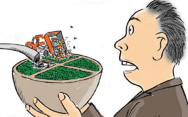 在实施焚烧之前,多数城市的垃圾填埋场就一直堆放在城郊的农村周边.