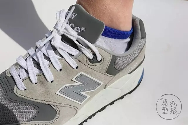 鞋子怎么系两个蝴蝶结 a1ujqn2366529407855.jpg