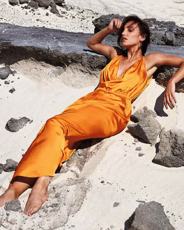 平胸又怎样,穿起吊带裙照样美哭你!