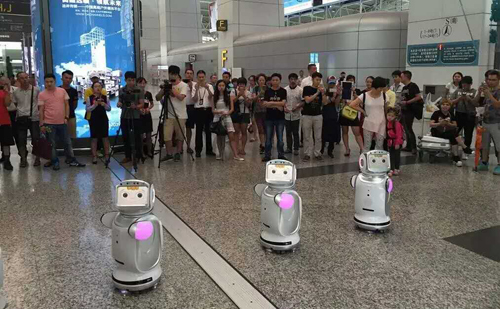 保千里"打令小宝"机器人助力机场智慧升级