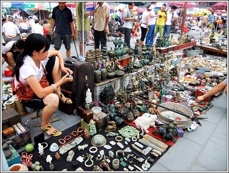 潘家园旧货市场是北京最便宜的旧货市场,也有人说它像一个博物馆