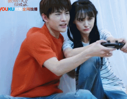 杨洋北京瘫在郑爽腿上,《微微》还未播就热恋了?
