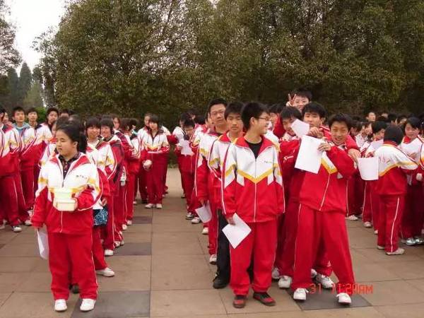 满满都是回忆!贵阳14所学校的校服在此,速来看看有没有你的学校!