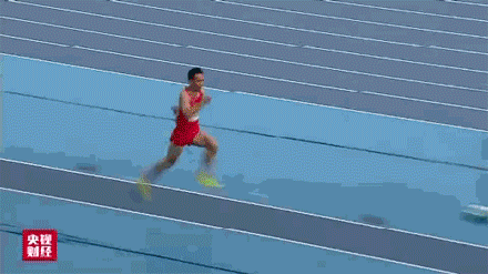 北京时间昨天晚上,在男子三级跳远决赛中,中国选手董斌发挥出自己的