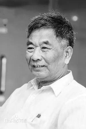 是一个"硬打硬"的成功客家男人.