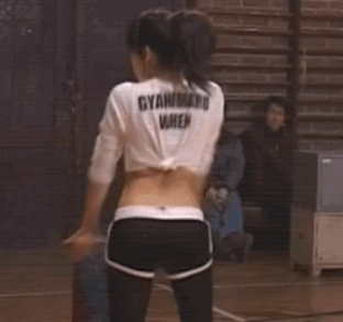 青岛姑娘宋茜(victoria)于2009年9月作为韩国女子组合f(x)组合队长以