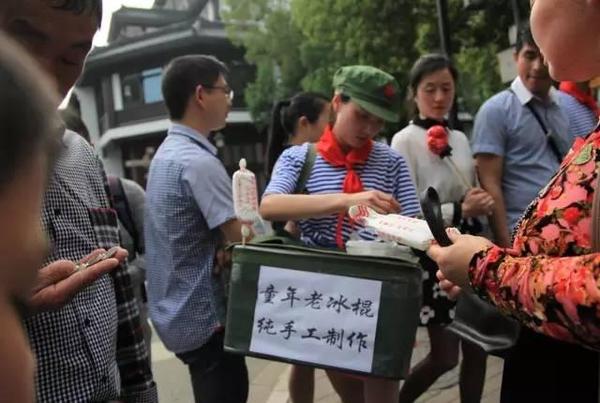 73 那个时候,保温箱中的冰棍对小孩子来说,具有很大的诱惑力,其实就是