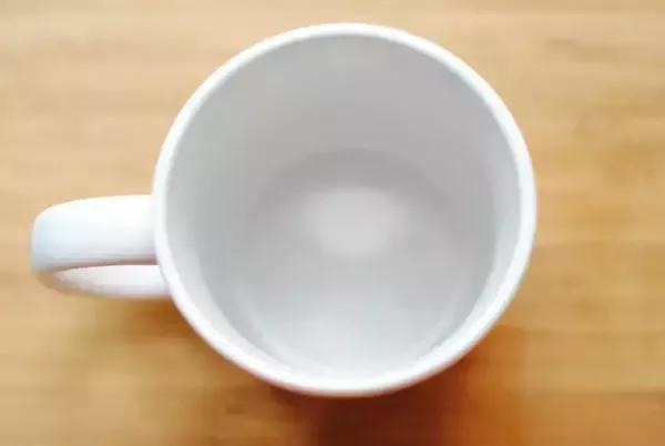 杯子里五颗牙一枝毛笔猜成语_杯子简笔画(2)