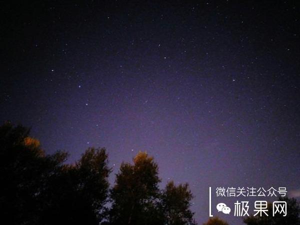 这张星轨缺少一个前景,从而空间感不足.图片
