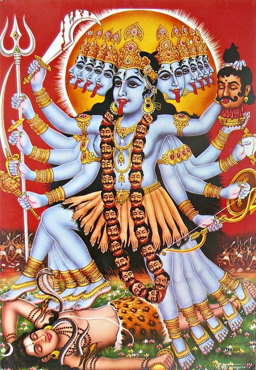 迦梨女神原是印度教三大神之一湿婆的妻子,雪山女神帕尔瓦蒂,她在杀死