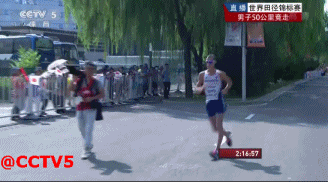 50公里竞走比赛,世界纪录保持者边跑边拉肚子