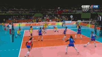 朱婷重炮扣球 对手被击中掀翻在地(组图)