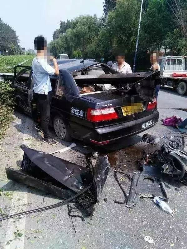 除了撞断的一截护栏 不幸身亡的女学生的一只胳膊也被撞断了
