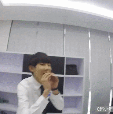 弟弟我跟你讲,要是我弟弟没那么帅恶作剧后还笑成这样的话肯定会被我