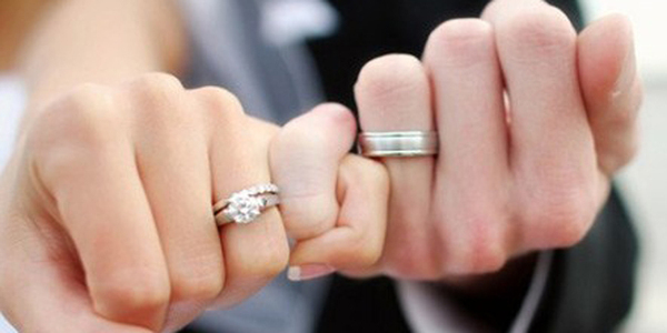女人结婚戒指戴哪只手 结婚戒指的佩戴知识