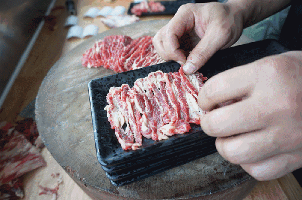 超高人气牛肉火锅店强势落户湖滨商业街!