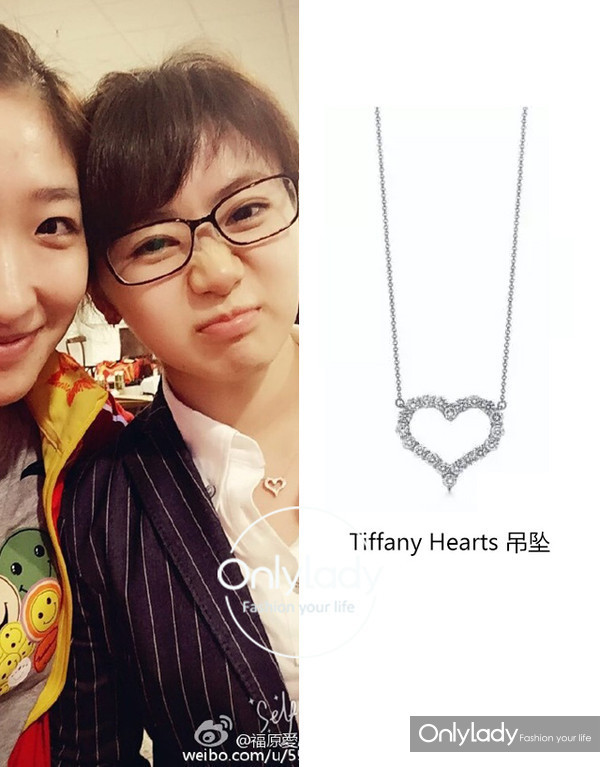 她和刘诗雯两人合影,佩戴的是tiffany