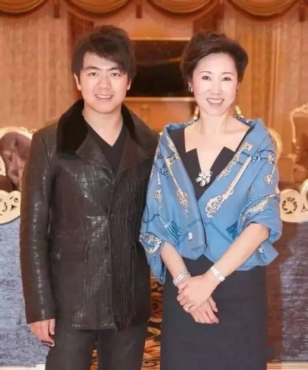 林宁拥有自己的集团公司,是掌控中国最顶级会所俱乐部的"名女人.