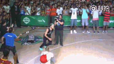 有一个篮球飞人叫乔丹,有一个顶级扣将叫白乔丹!-体育