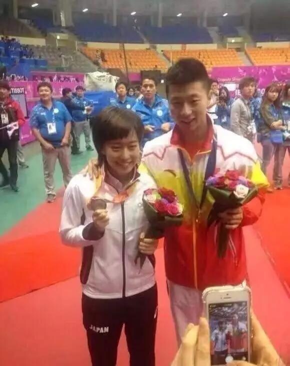 不只岛国迷妹多,韩国乒乓球队的第一美女徐孝元也是马龙的迷妹.