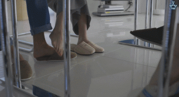 她教小鲜肉礼仪 但是却说: