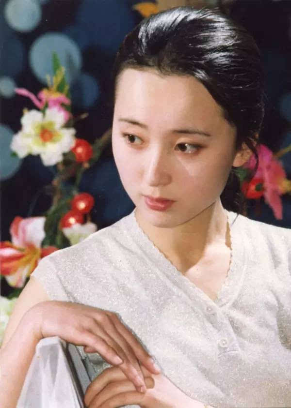 她开始发挥自己的创意天赋,把才情运用到了广告上.