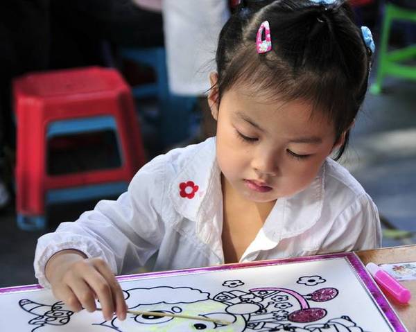 我要学画画，爱学园夏加儿美术-最专业的美术培训机构！