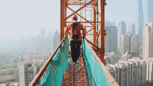 这个工地民工塔吊老司机,是全上海站得最高的摄影
