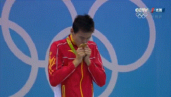 孙杨夺冠!傅园慧新表情包!徐嘉余帅哭!