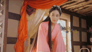 最近她出演了根据古龙小说《边城浪子》改编的《新边城浪子》.