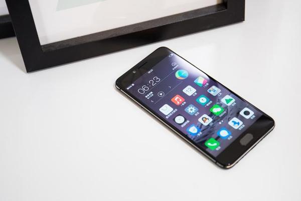 iPhone7亮黑色抢不到?来看安卓黑配色高颜值