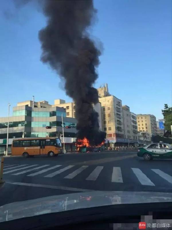 今晨突发:深圳公交着火 女乘客死亡-新闻频道-手机搜狐