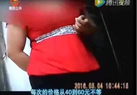 日前记着暗访了广东揭阳一城中村内出租屋内经营皮肉生意的中年妇女