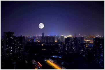 不过,绝不夸张,昨晚成都的圆月确实比某些商场准备的人造月亮美太多!