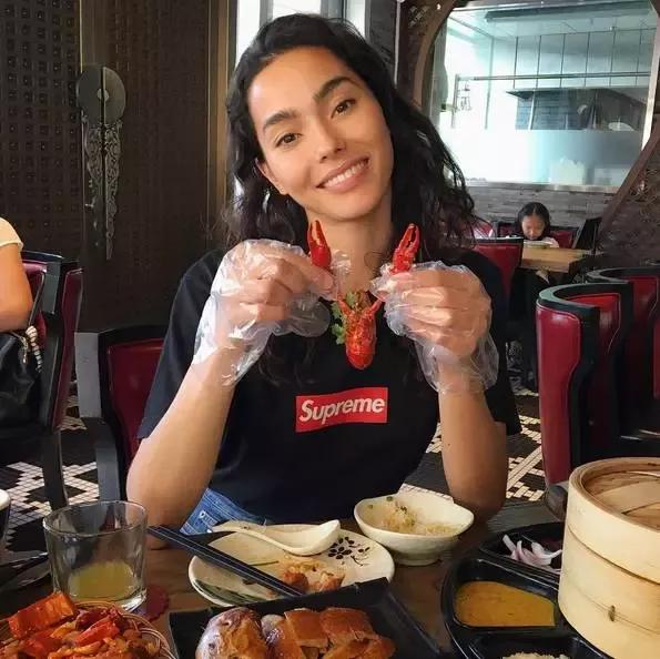 爱穿球鞋的女明星,你最喜欢哪个?