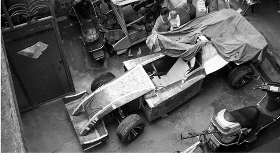 小伙花2万多元山寨F1赛车 最高时速60公里(图