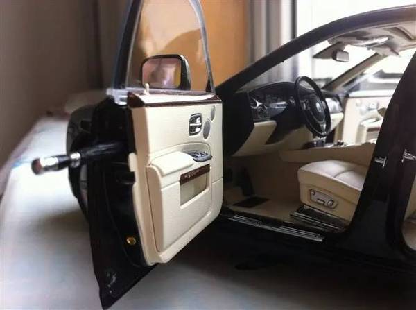 车门里放雨伞的车型 有哪些车自带雨伞