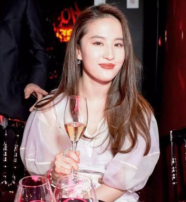 骨相最美是舒淇,皮相最美范冰冰,两者皆美是她