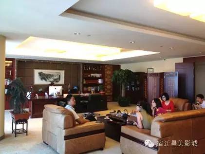 看看,大佬们的办公室,马云办公室真的没有一本书