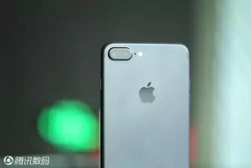 a0i8pq81855675281596.jpg